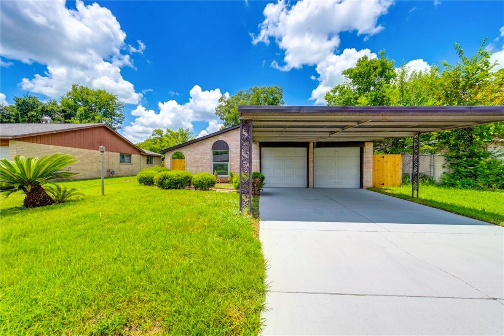 Photo of 12802 Murr Way, Houston, TX 77048 (MLS # 75161814)
