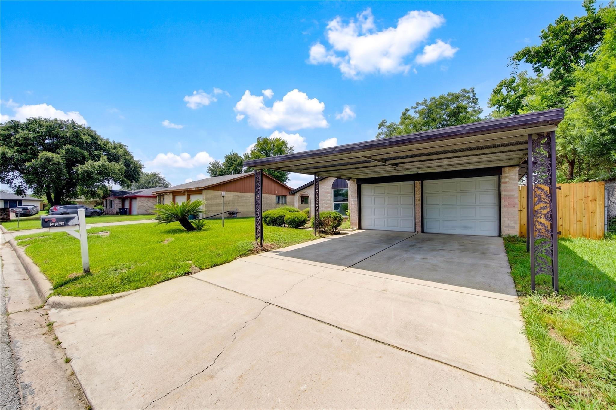 12802 Murr Way