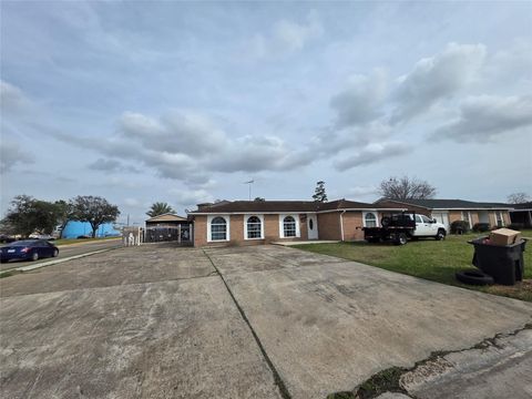 Homes For Sale - 830 Hollycrest Drive<br/> Channelview, TX 77530
