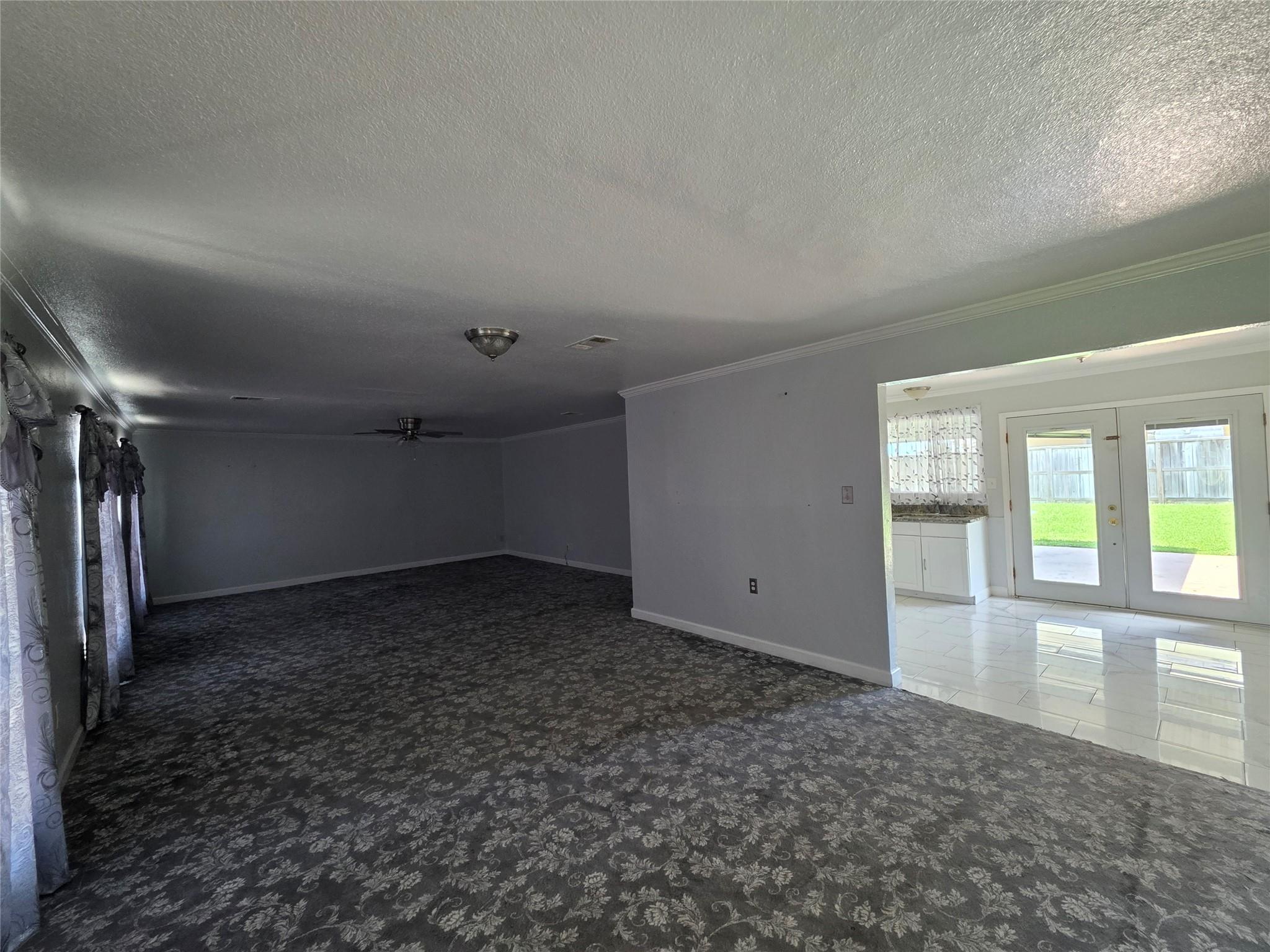 830 Hollycrest Drive