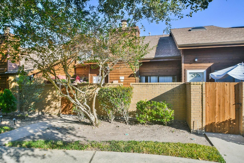 Photo of 13643 Garden Grove Court #295, Houston, TX 77082 (MLS # 94911437)