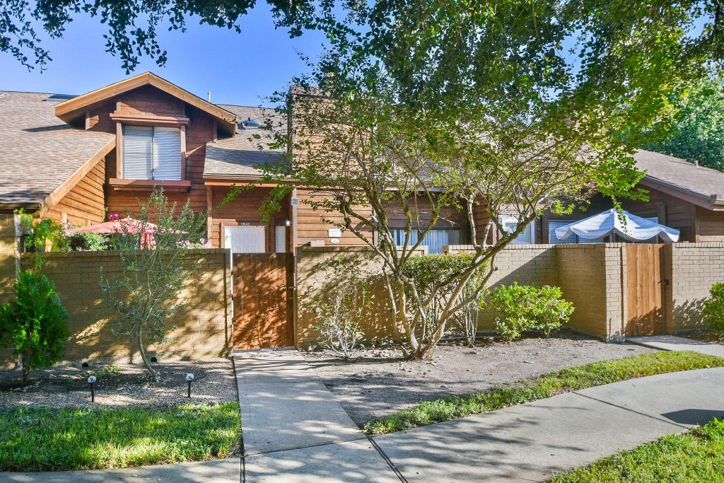 Photo of 13643 Garden Grove Court #295, Houston, TX 77082 (MLS # 94911437)