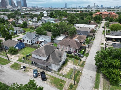 Photo of 418 Bishop Street, Houston, TX 77009 (MLS # 16032979)