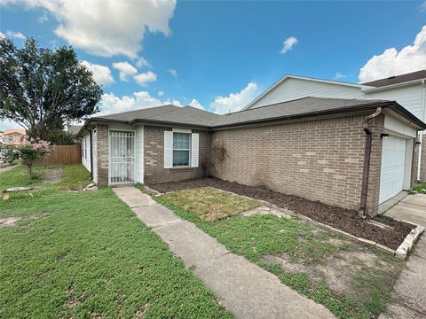 Photo of 13426 Sanderford Lane, Houston, TX 77083 (MLS # 83741325)