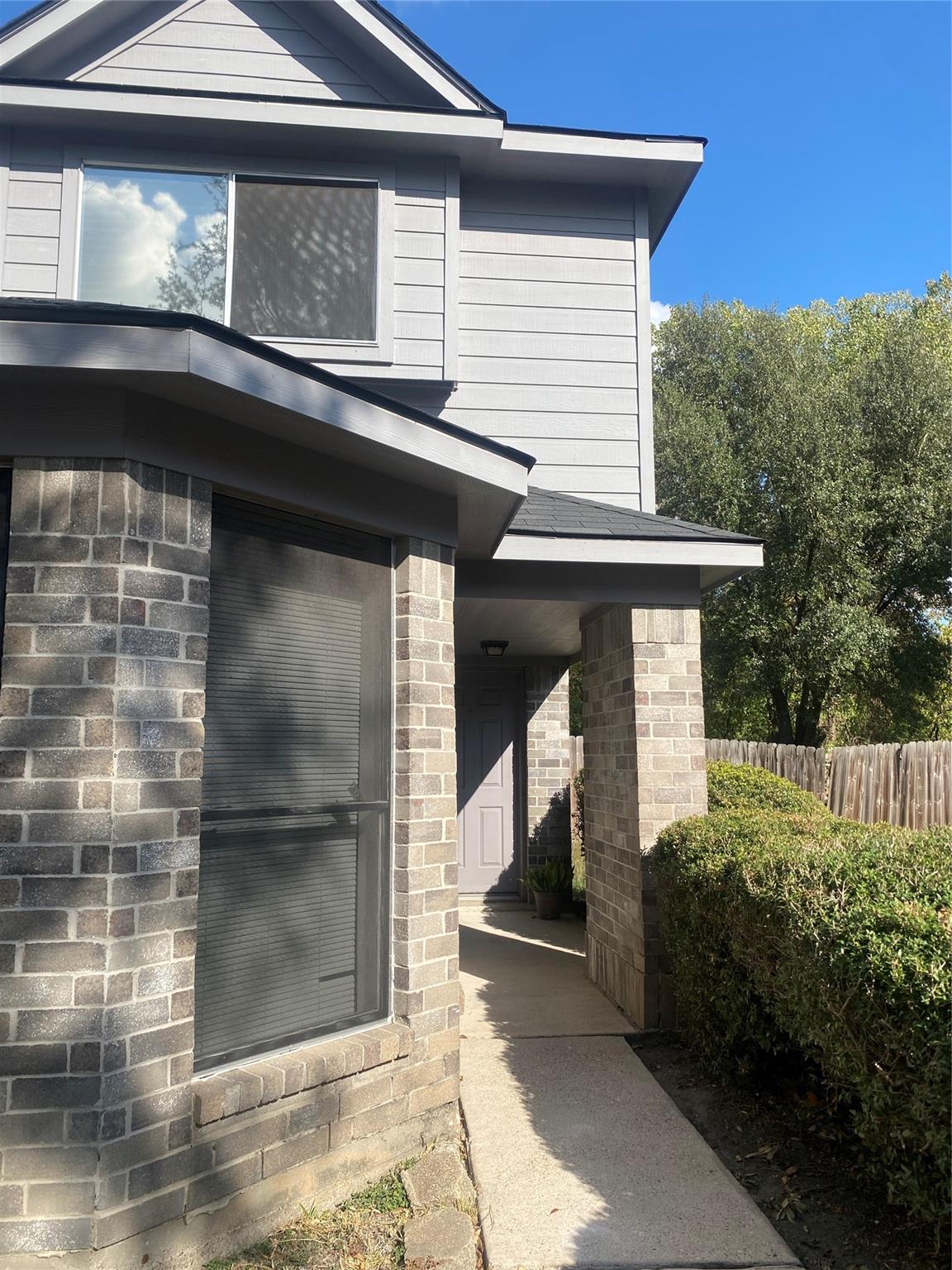 16302 Embry Hills Drive