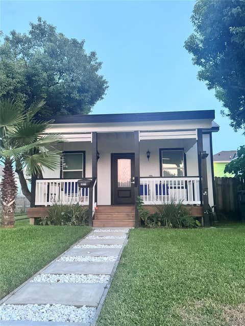Photo of 2811 Avenue Q 1/2, Galveston, TX 77550 (MLS # 90792643)