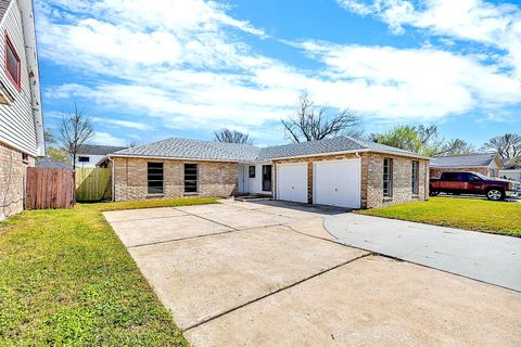 Photo of 231 Andorra Lane, Houston, TX 77015 (MLS # 20552148)