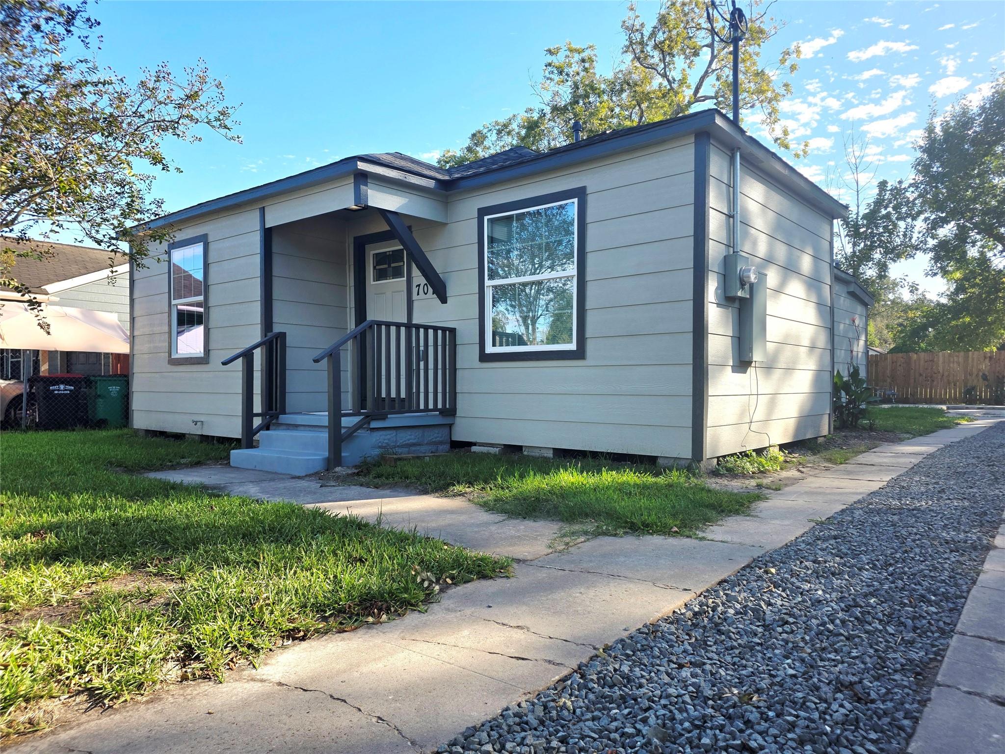 707 E Adoue Street