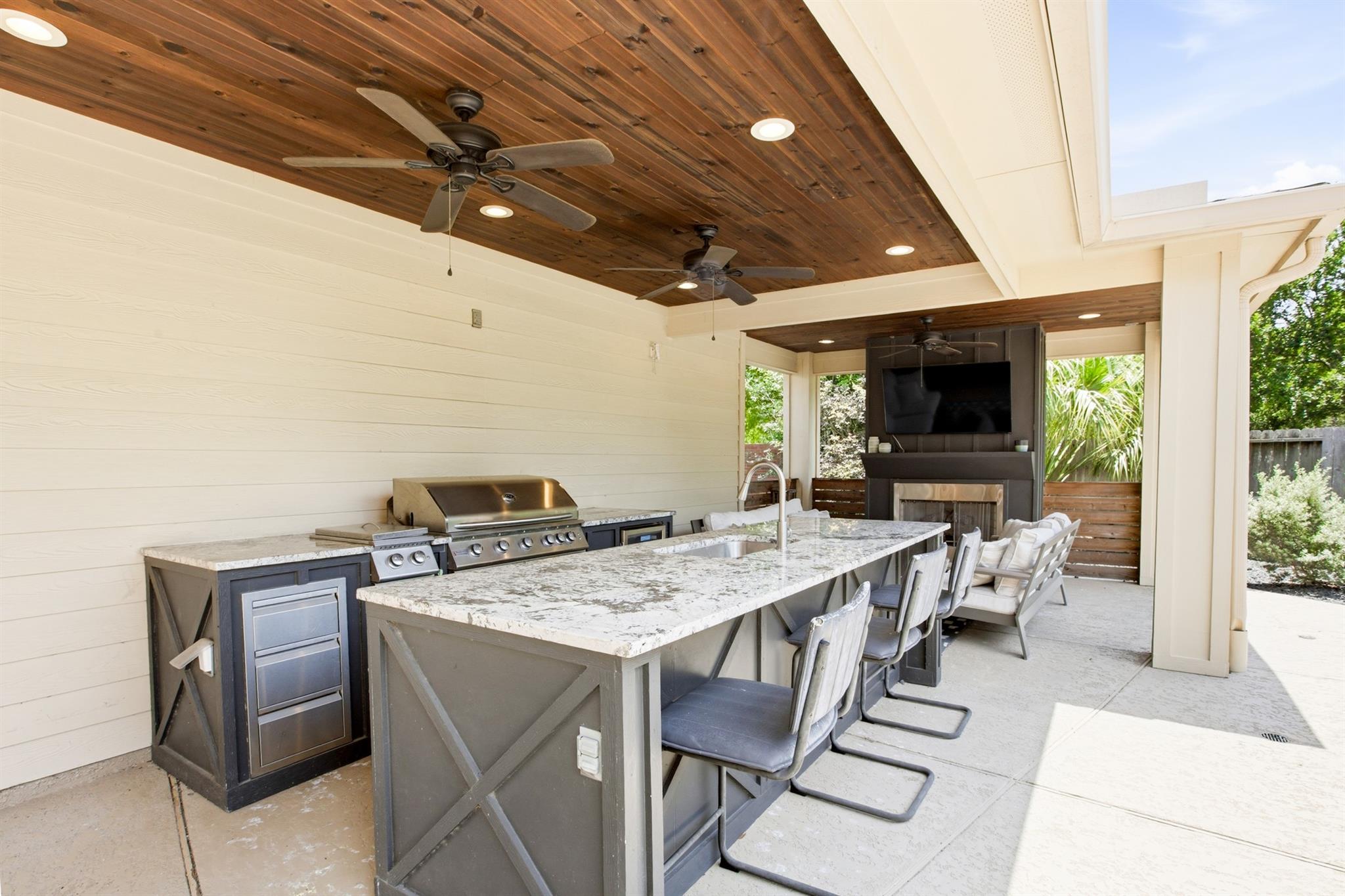 7722 Northwoods Drive