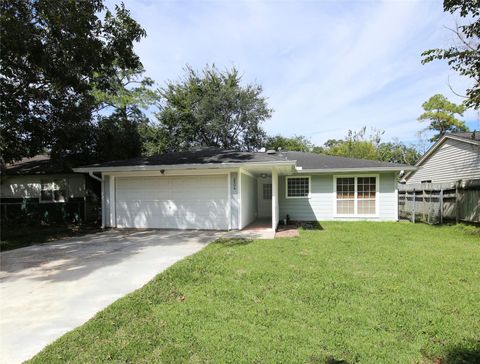 Photo of 2806 Bluebonnet Street, League City, TX 77565 (MLS # 61408279)