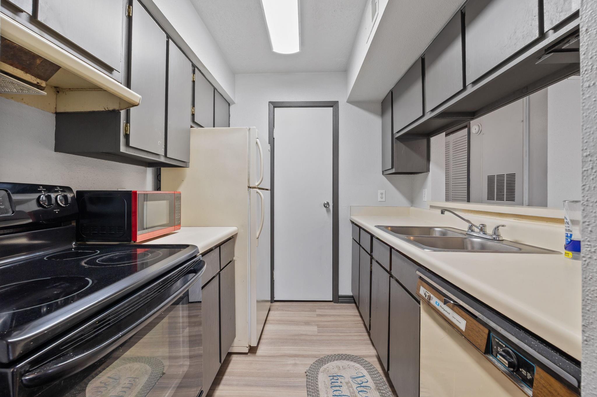 7600 Emmett F Lowry Expressway 604