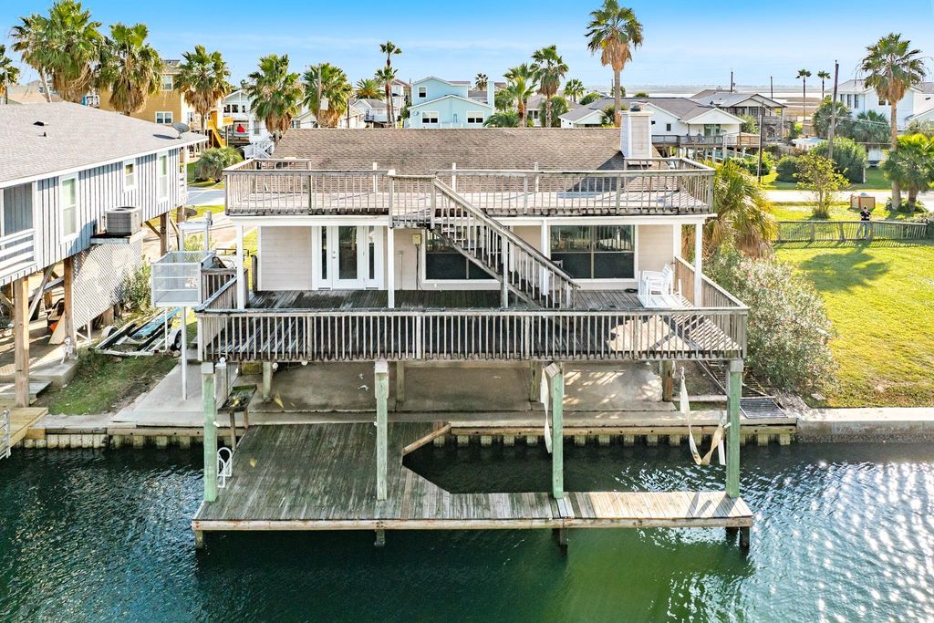 Photo of 16708 Cormorant Road, Jamaica Beach, TX 77554 (MLS # 23351260)