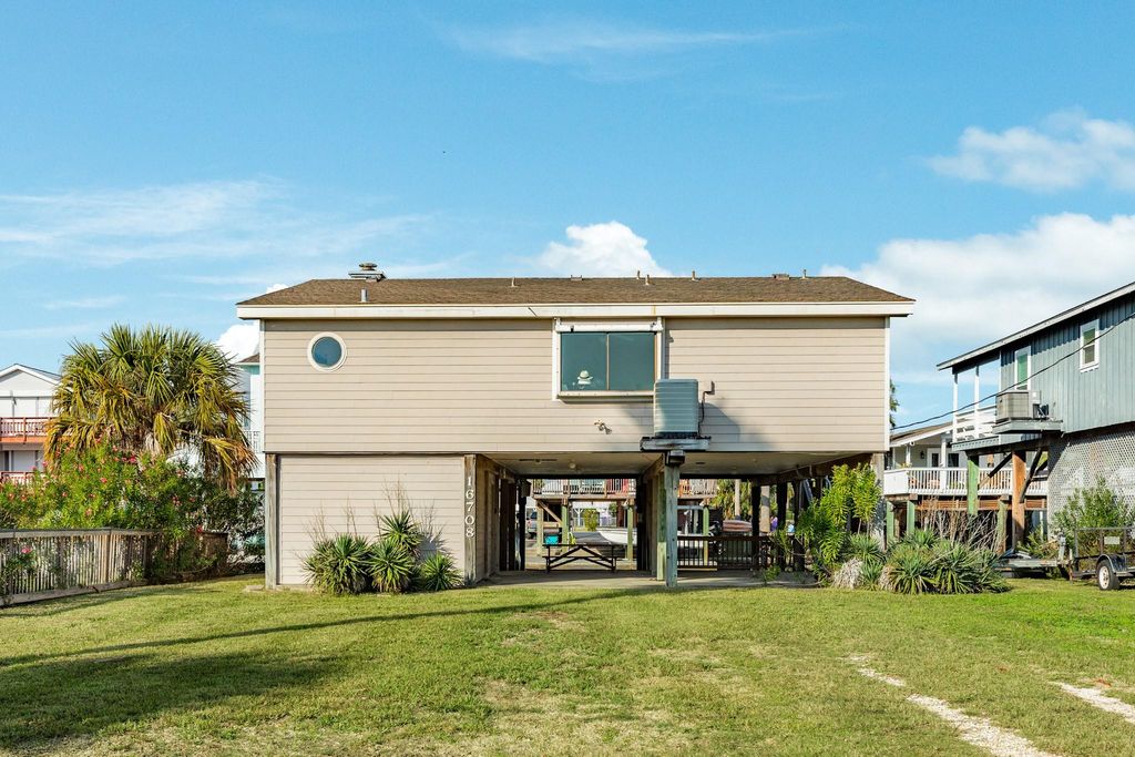 Photo of 16708 Cormorant Road, Jamaica Beach, TX 77554 (MLS # 23351260)