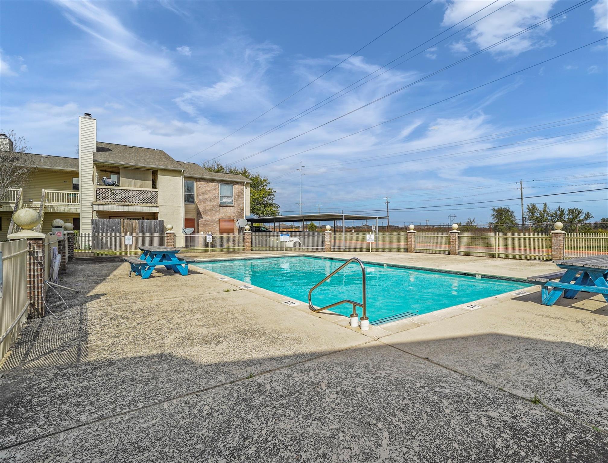 7600 Emmett F Lowry Expressway 314