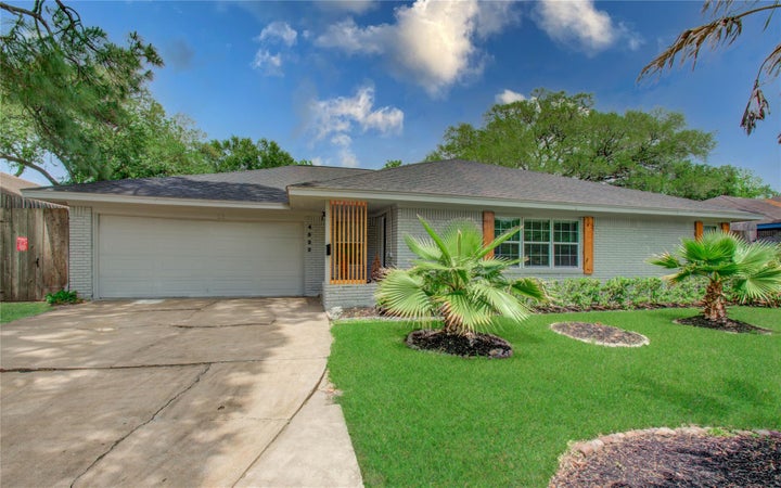 Photo 1 of 37 — 4522 Willowbend Boulevard, Houston, TX 77035