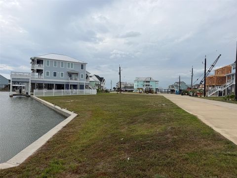 Photo of 411 Neptune Circle, Tiki Island, TX 77554 (MLS # 68812132)