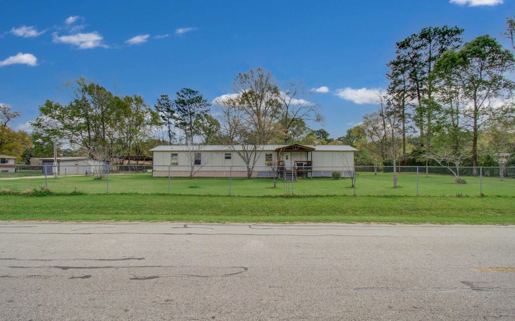 Photo of 36 W Old Field Drive, Huffman, TX 77336 (MLS # 82141283)