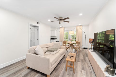 Condo For Sale - 8223 Kingsbrook Road #212<br/> Houston, TX 77024