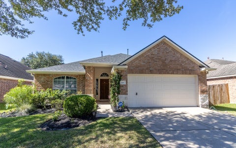 Photo of 435 Sandstone Creek Lane, Dickinson, TX 77539 (MLS # 48168575)