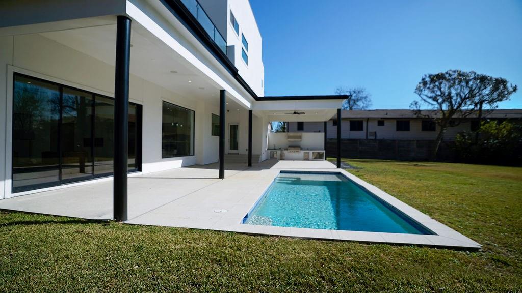 3308 N Macgregor Way