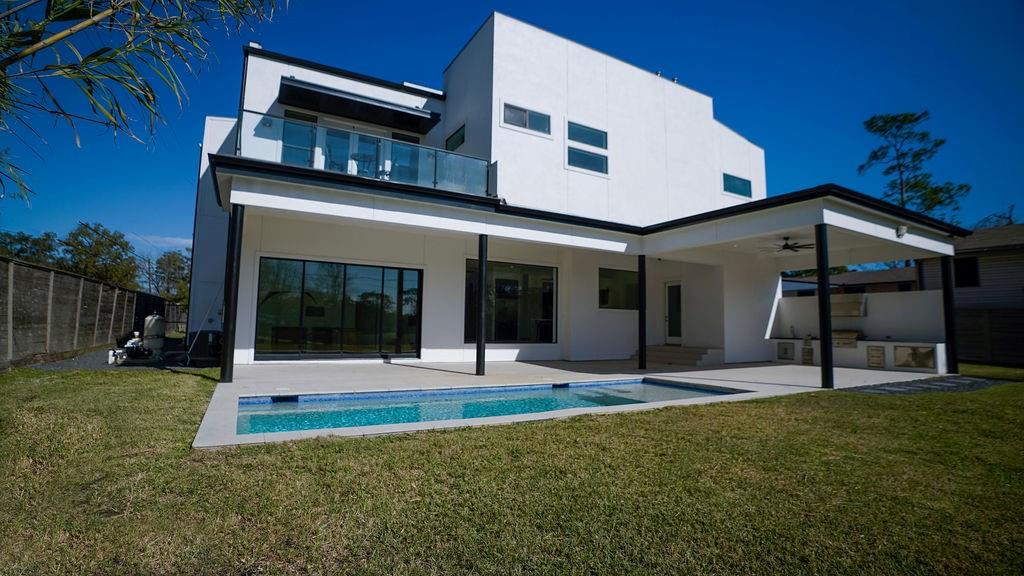 3308 N Macgregor Way