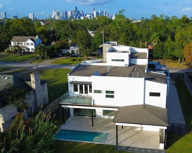 3308 N Macgregor Way