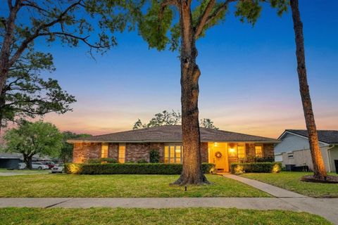 Photo of 16603 Rigger Lane, Houston, TX 77062 (MLS # 66191416)