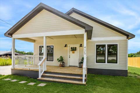 Photo of 425 N Holland, Bellville, TX 77418 (MLS # 74935031)