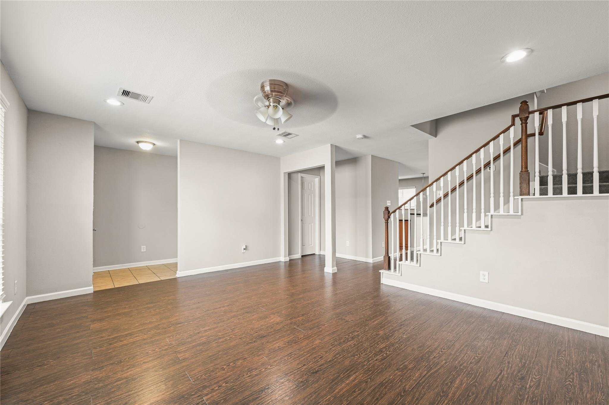 1520 Sherwood Forest Street 301
