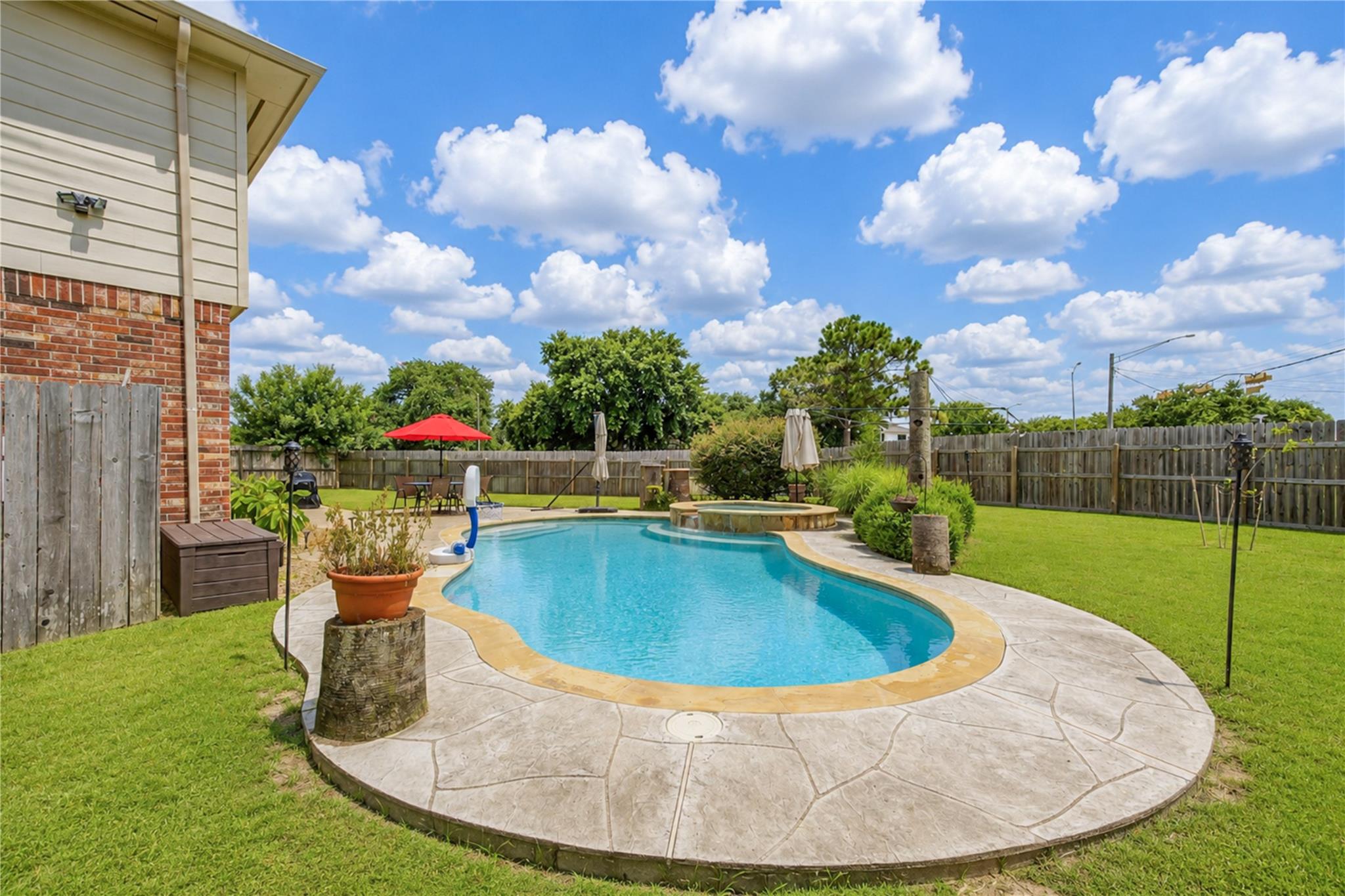 2711 Sabal Palms Court