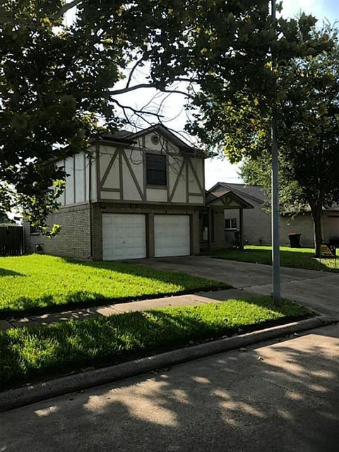 Photo of 8414 Grand Knolls Drive, Houston, TX 77083 (MLS # 62656535)