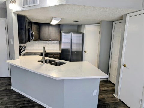 Condo For Sale - 58 Evanston Street #1<br/> Houston, TX 77015