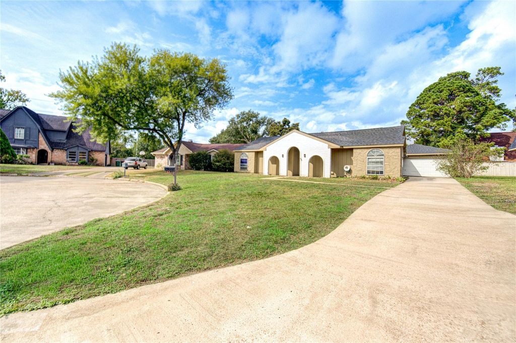 Photo of 6430 Pirtlewood Circle, Houston, TX 77088 (MLS # 71052679)