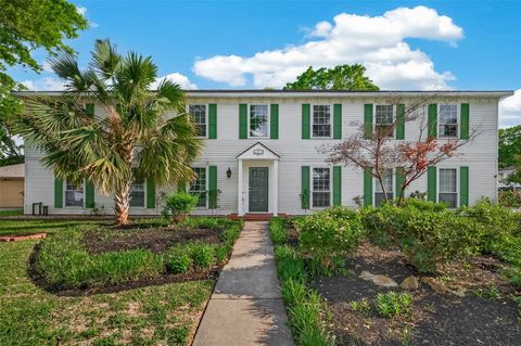 Photo of 302 Hickory Ridge Drive, El Lago, TX 77586 (MLS # 92305176)