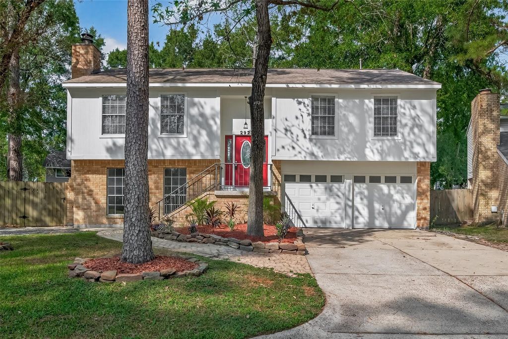 Photo of 2923 Royal Glen Drive, Houston, TX 77339 (MLS # 35837368)