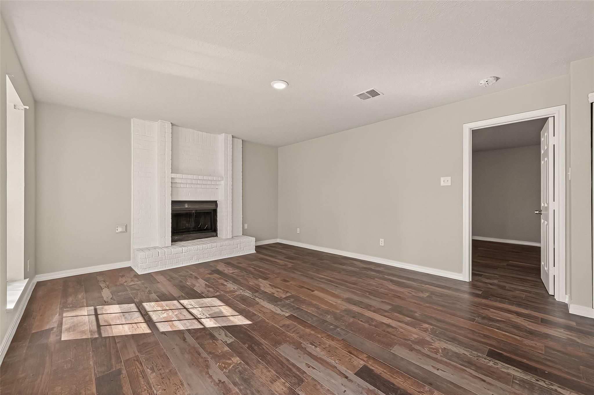 2923 Royal Glen Drive