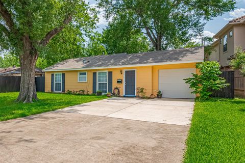 Photo of 5513 Fairdale Lane, Houston, TX 77056 (MLS # 98473925)