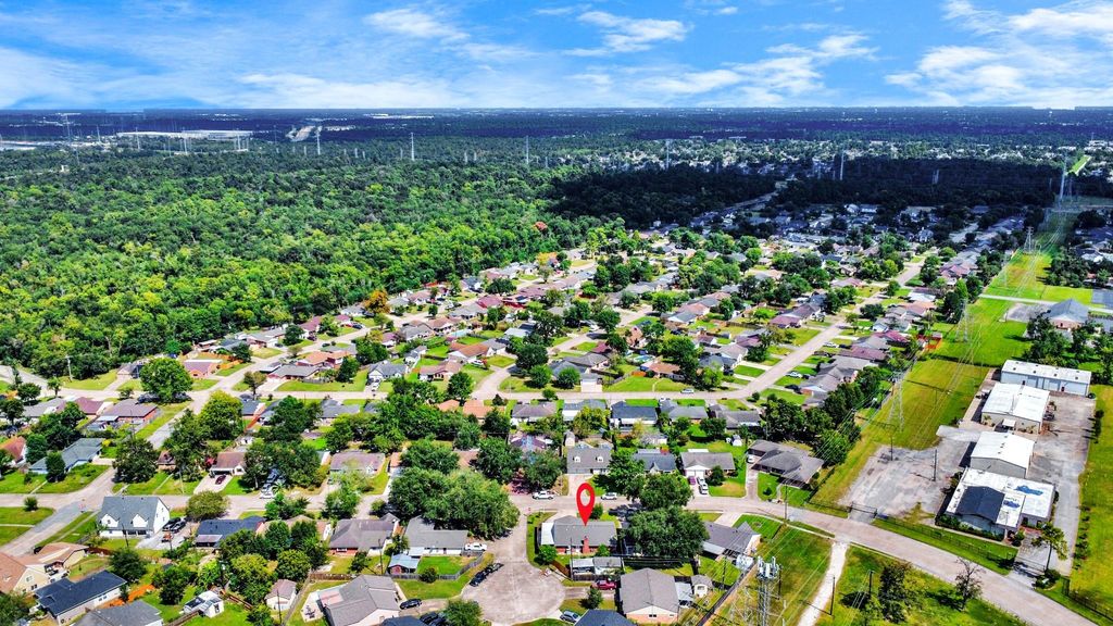 Photo of 530 Westshire Drive, Houston, TX 77013 (MLS # 22599026)