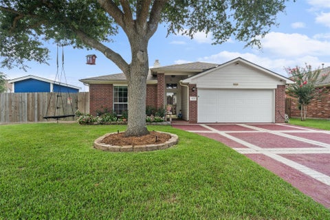 Photo of 5127 Chase Park Circle, Bacliff, TX 77518 (MLS # 16356637)
