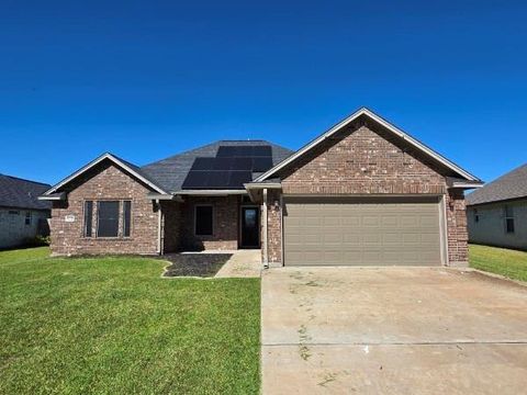 Photo of 102 Liberty Lane, Clute, TX 77531 (MLS # 79166243)