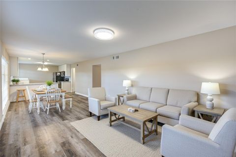 Photo of 2101 Fountain View Drive #76, Houston, TX 77057 (MLS # 90331593)