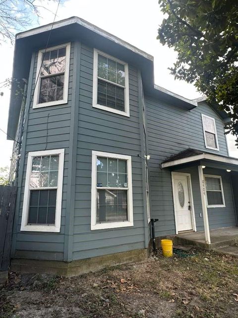 Photo of 8404 Leander Street, Houston, TX 77012 (MLS # 34105889)