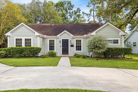 Photo of 1063 W 43rd Street, Houston, TX 77018 (MLS # 58077035)