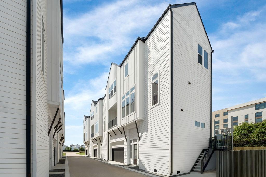 Photo of 1193 W 19th Street, Houston, TX 77008 (MLS # 67649845)