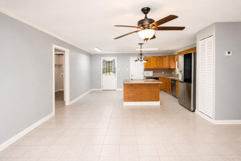 Photo of 112 Lone Pine Drive, Huffman, TX 77336 (MLS # 58133192)