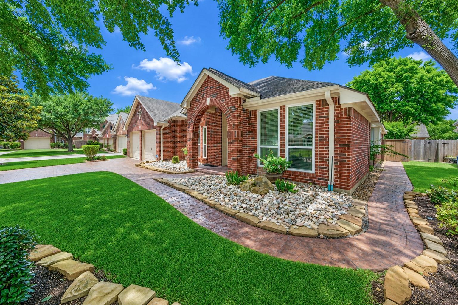 15831 Laurel Cove Cove