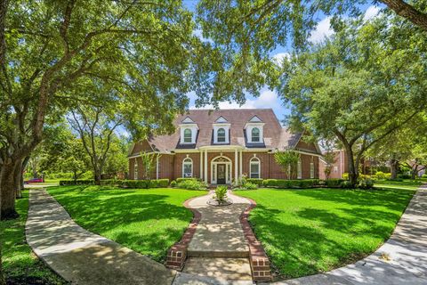 Photo of 4003 Woodbriar Court, Sugar Land, TX 77479 (MLS # 29673262)