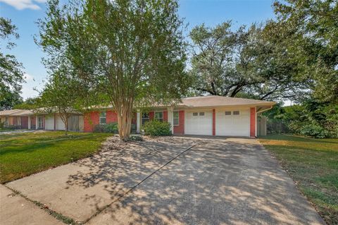 Photo of 5111 Creekbend Drive, Houston, TX 77035 (MLS # 91451973)