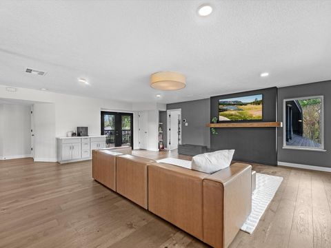 Homes For Sale - 5041 Nina Lee Lane<br/> Houston, TX 77092