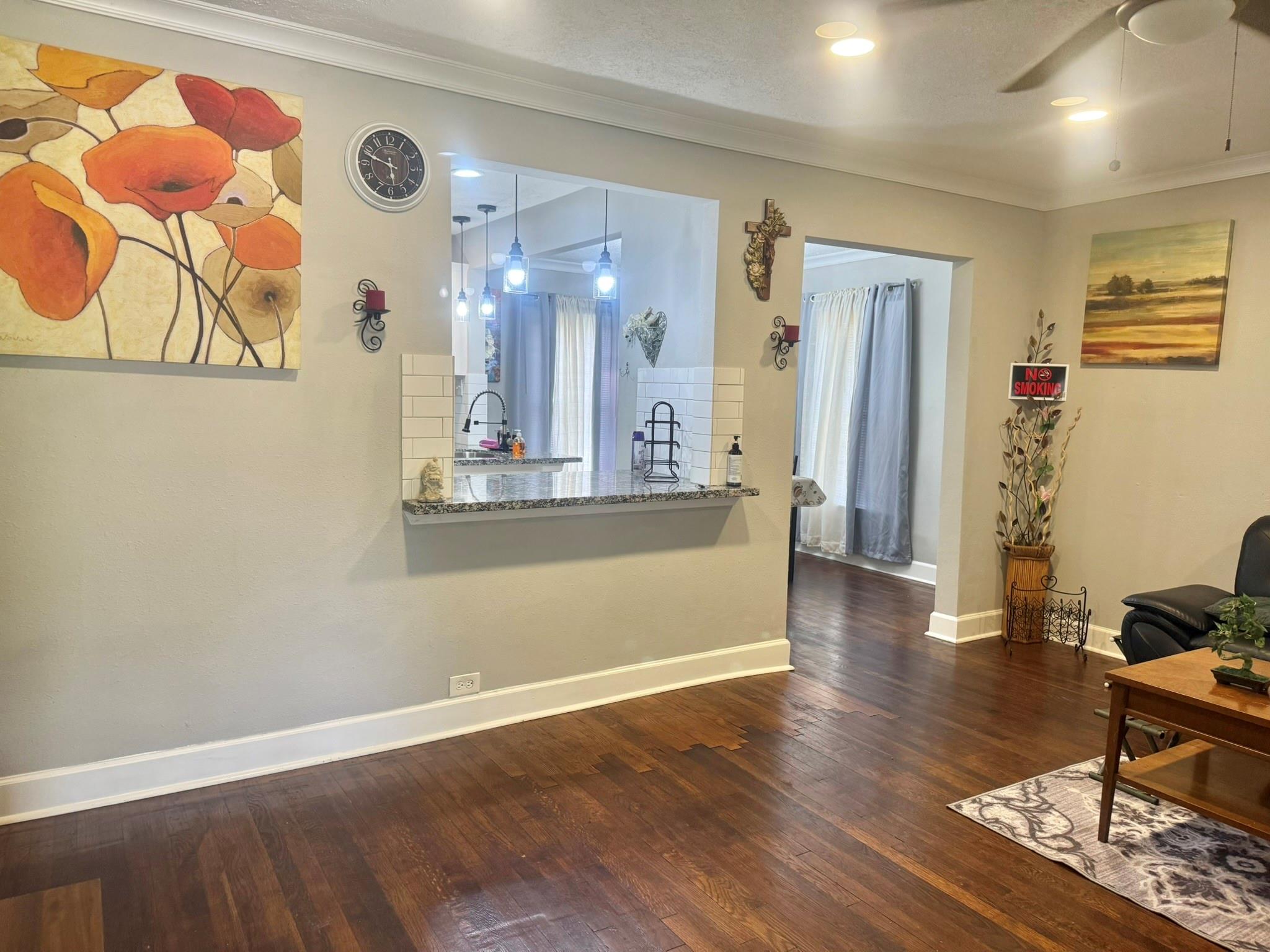 19 4th Avenue N